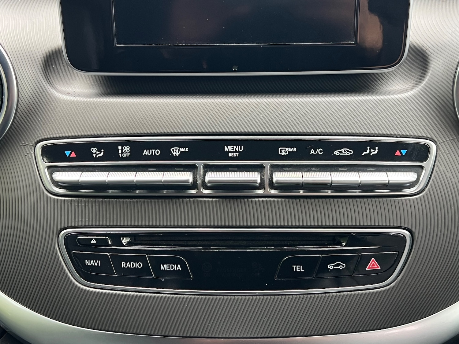 Used Mercedes-Benz V-Class 2018 for sale - 76386866: Photo 25