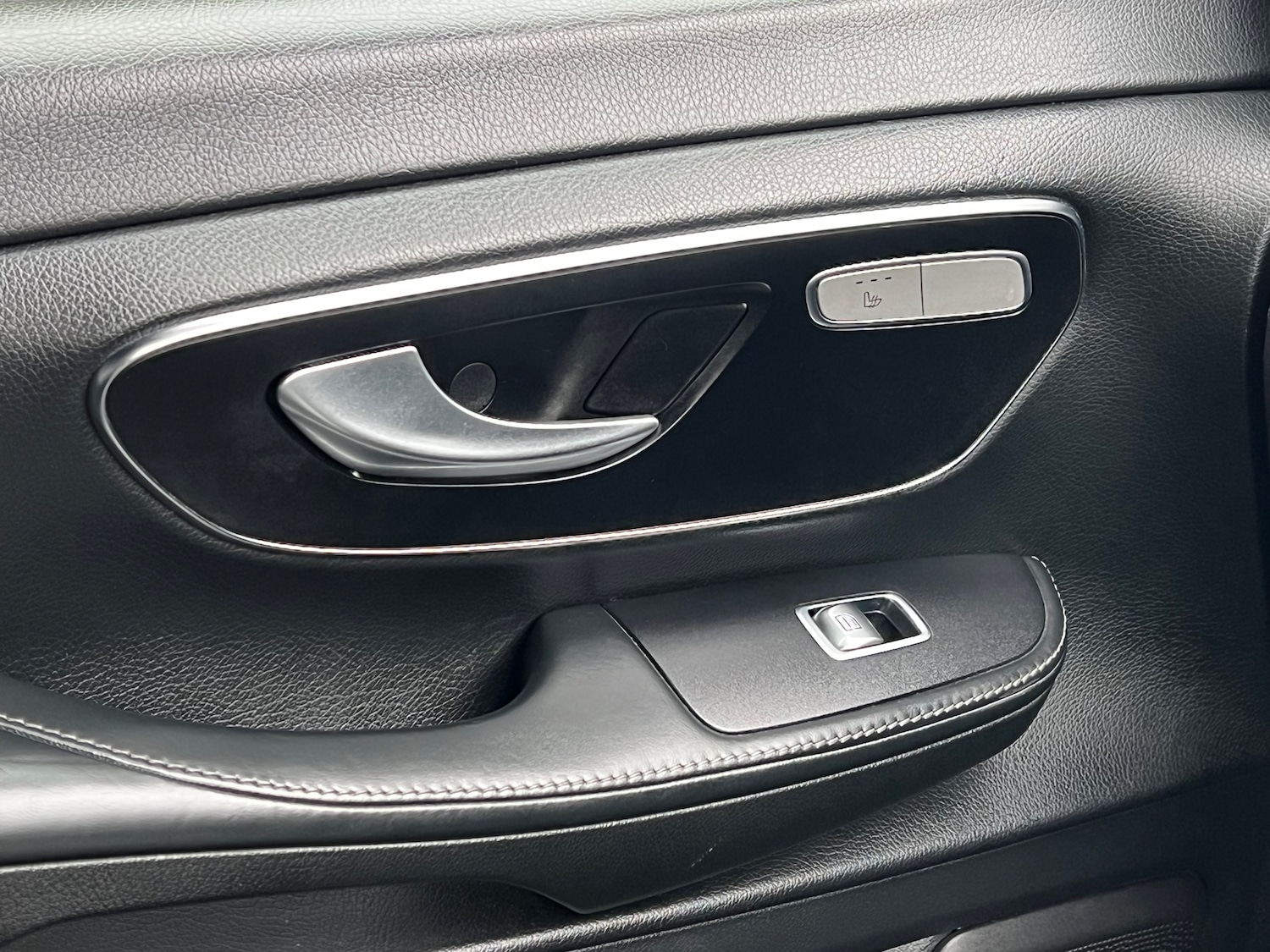 Used Mercedes-Benz V-Class 2018 for sale - 76386866: Photo 37