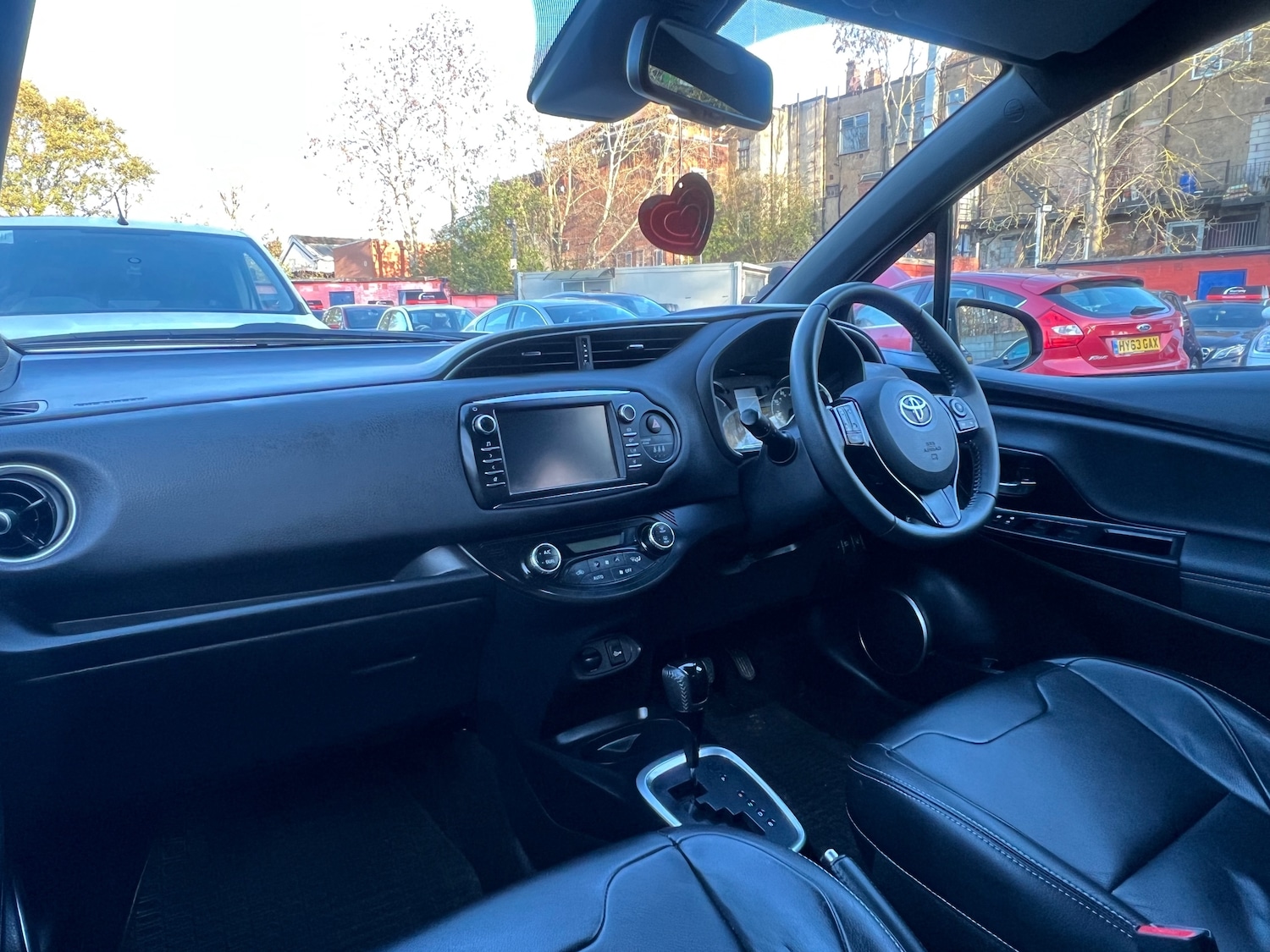 Used Toyota Yaris 2018 for sale - 76604325: Photo 15