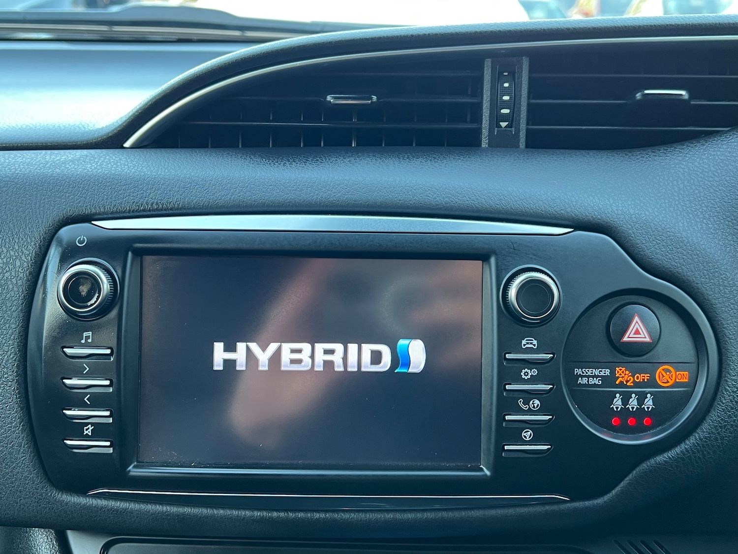 Used Toyota Yaris 2018 for sale - 76604325: Photo 26