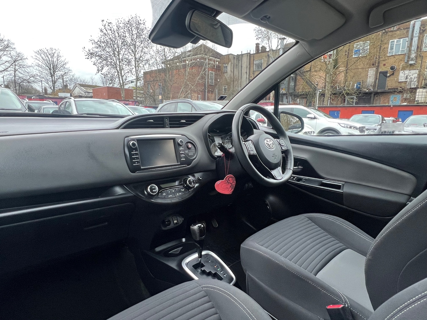 Used Toyota Yaris 2018 for sale - 77641794: Photo 15