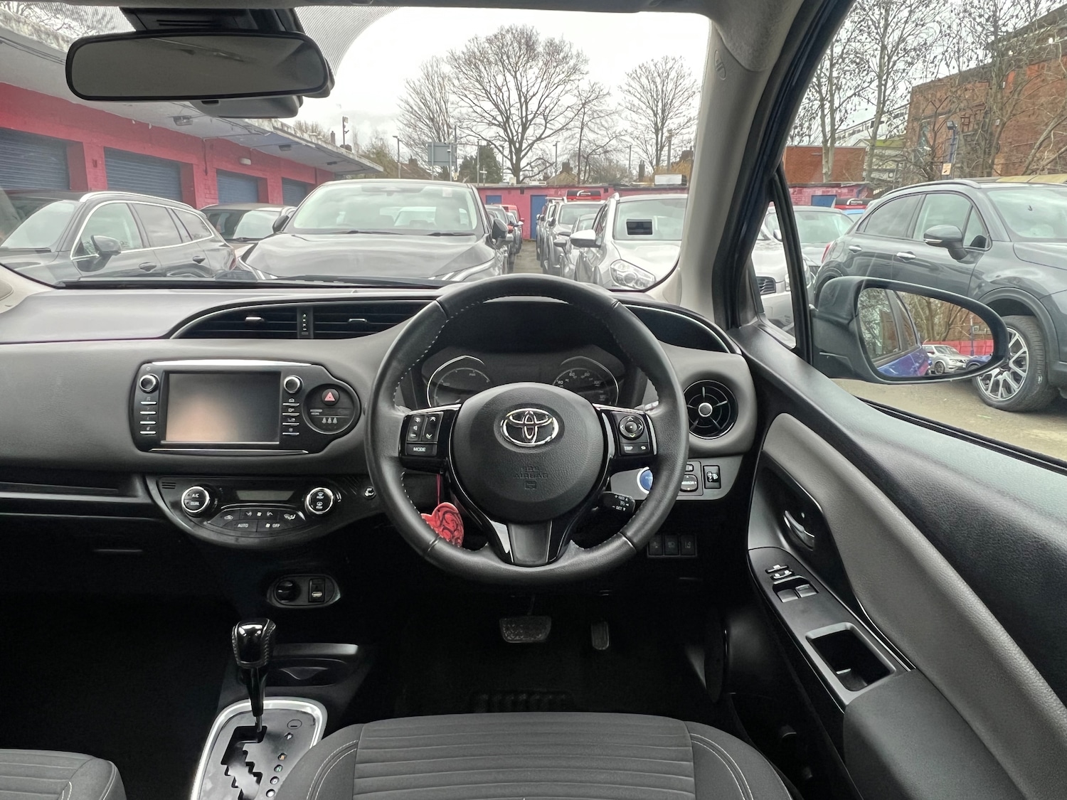 Used Toyota Yaris 2018 for sale - 77641794: Photo 17