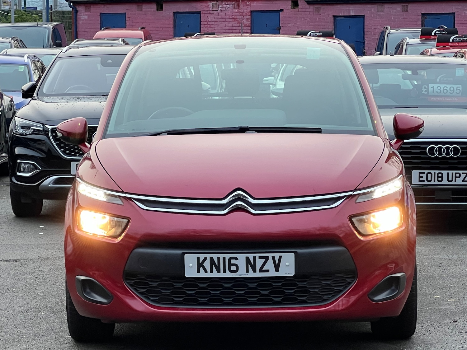 Used Citroen C4 Picasso 2016 for sale - 76883959: Photo 2