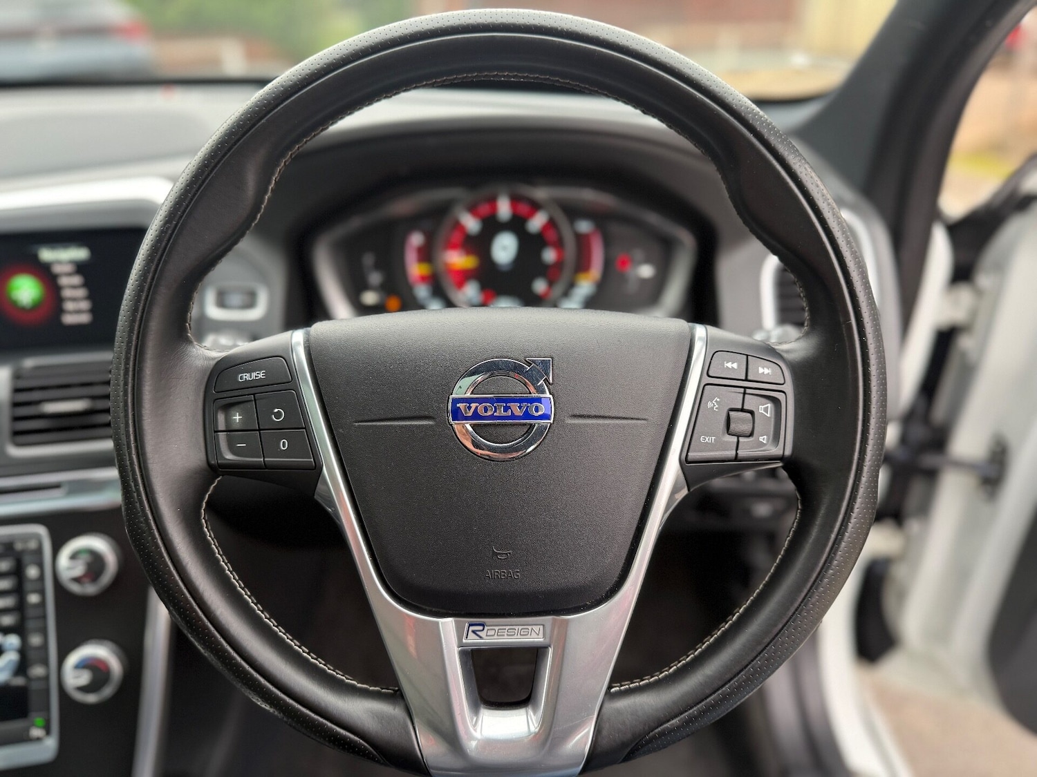 Used Volvo XC60 2015 for sale - 76532280: Photo 16