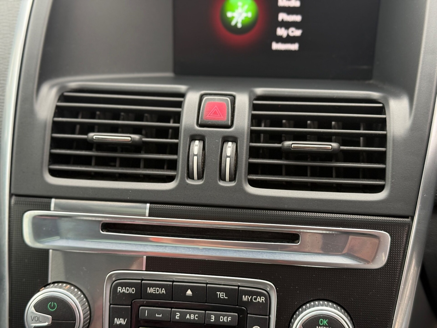 Used Volvo XC60 2015 for sale - 76532280: Photo 24