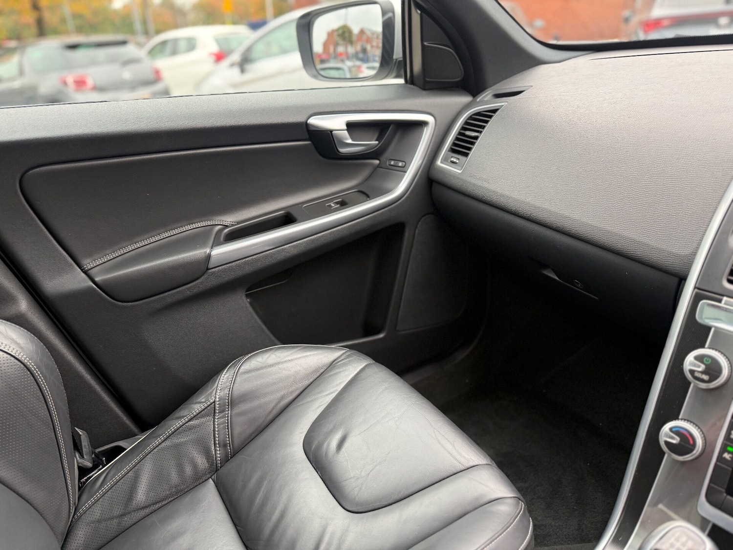 Used Volvo XC60 2015 for sale - 76532280: Photo 26