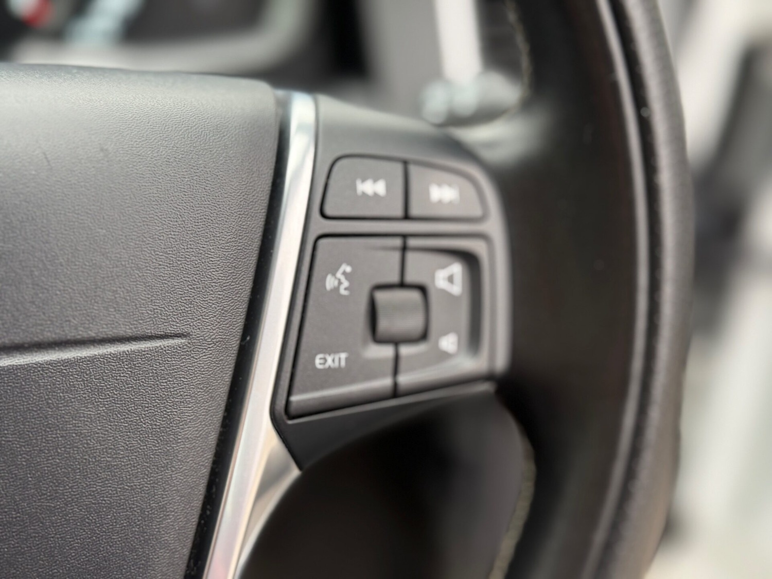 Used Volvo XC60 2015 for sale - 76532280: Photo 29