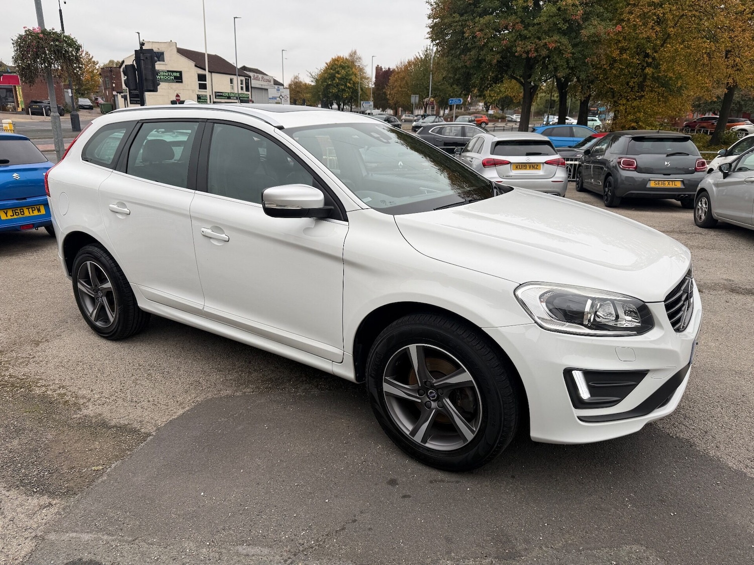Used Volvo XC60 2015 for sale - 76532280: Photo 4