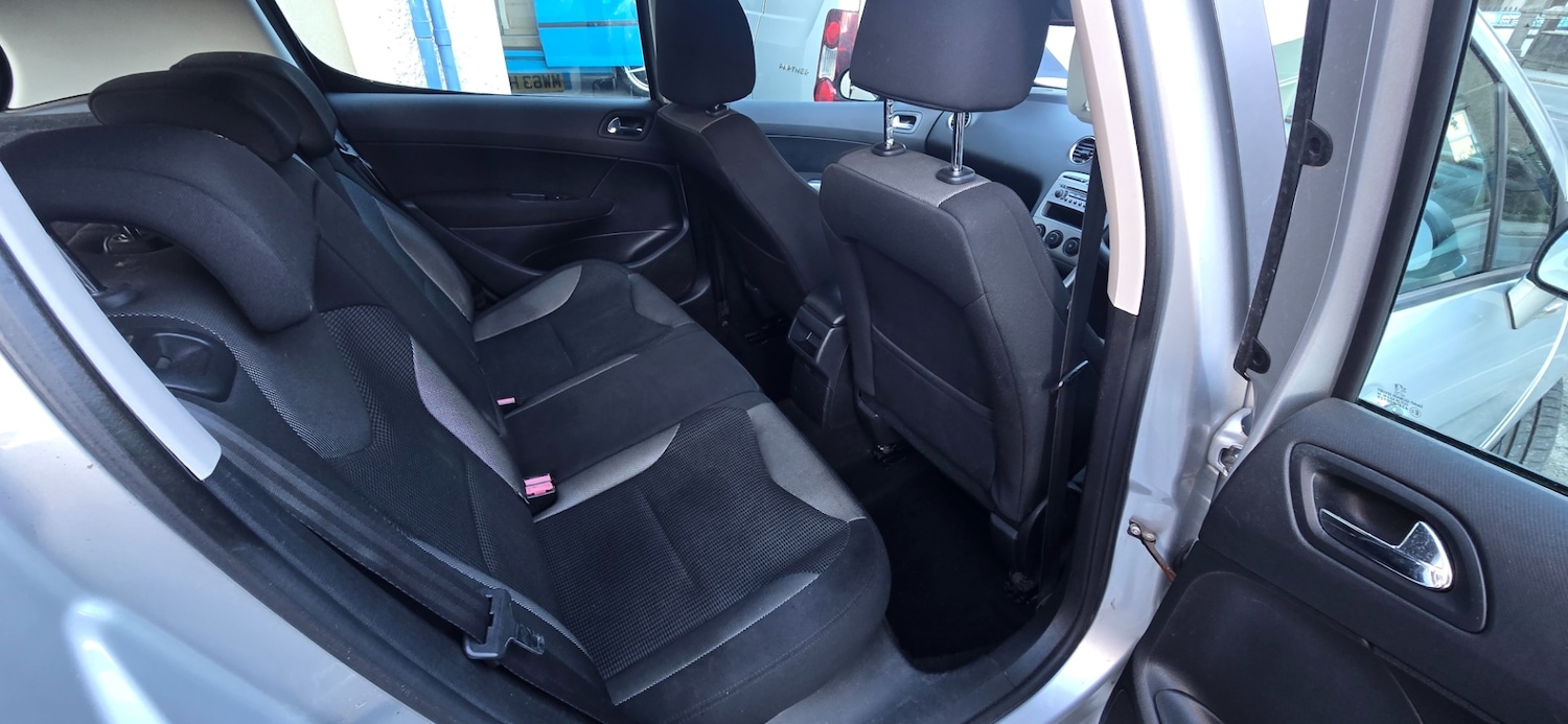 Used Peugeot 308 2011 for sale - 77662575: Photo 8