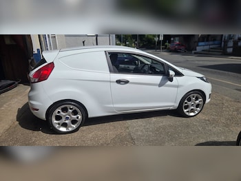 Used Ford Fiesta 2015 for sale - 79469253: Photo