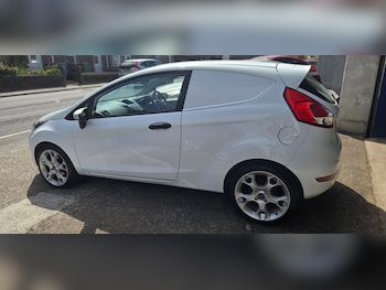 Used Ford Fiesta 2015 for sale - 79469253: Photo