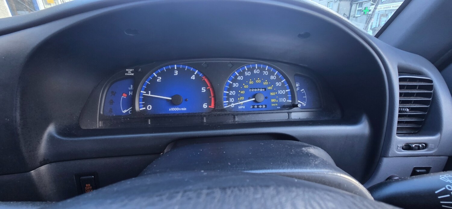 Used Toyota Hilux 2003 for sale - 77533616: Photo 8