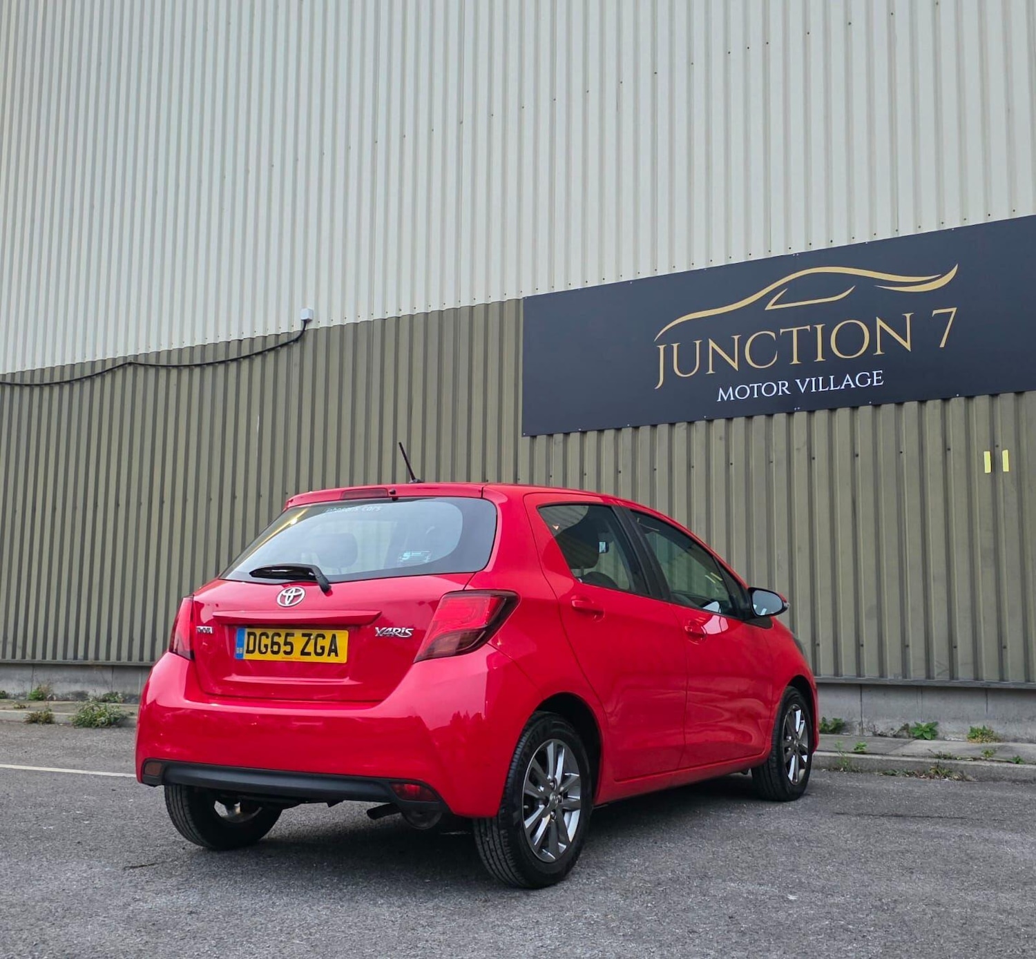 Used Toyota Yaris 2015 for sale - 76314873: Photo 14