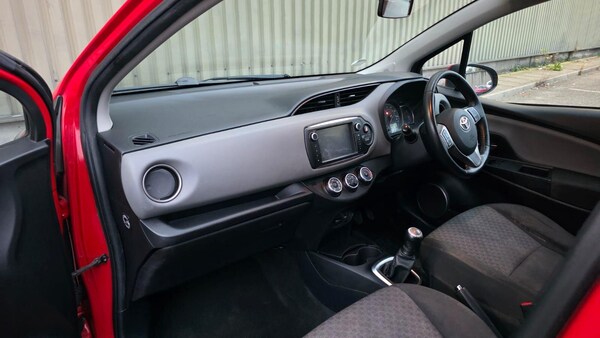 Used Toyota Yaris 2015 for sale - 76314873: Photo 23