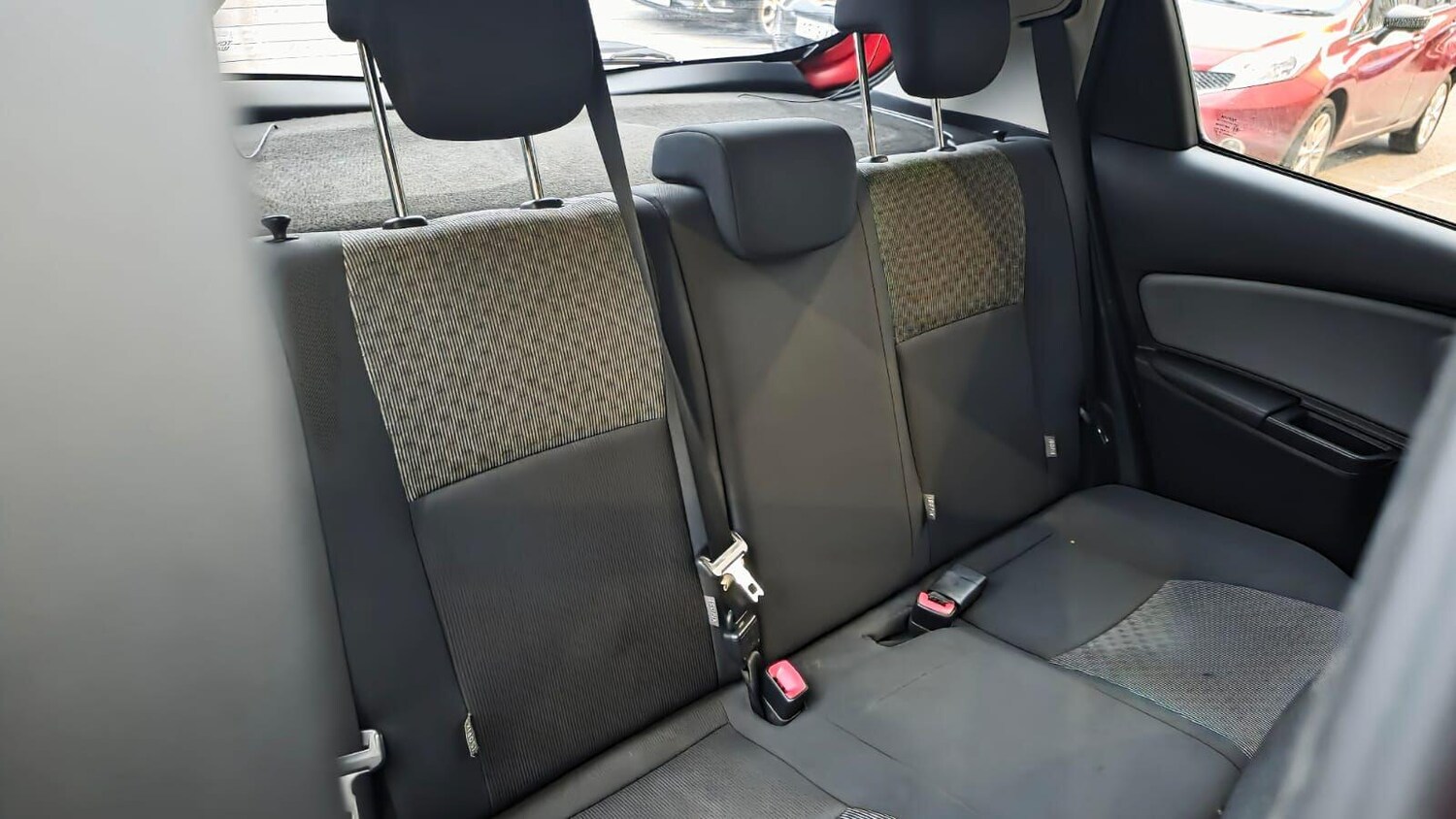 Used Toyota Yaris 2015 for sale - 76314873: Photo 24