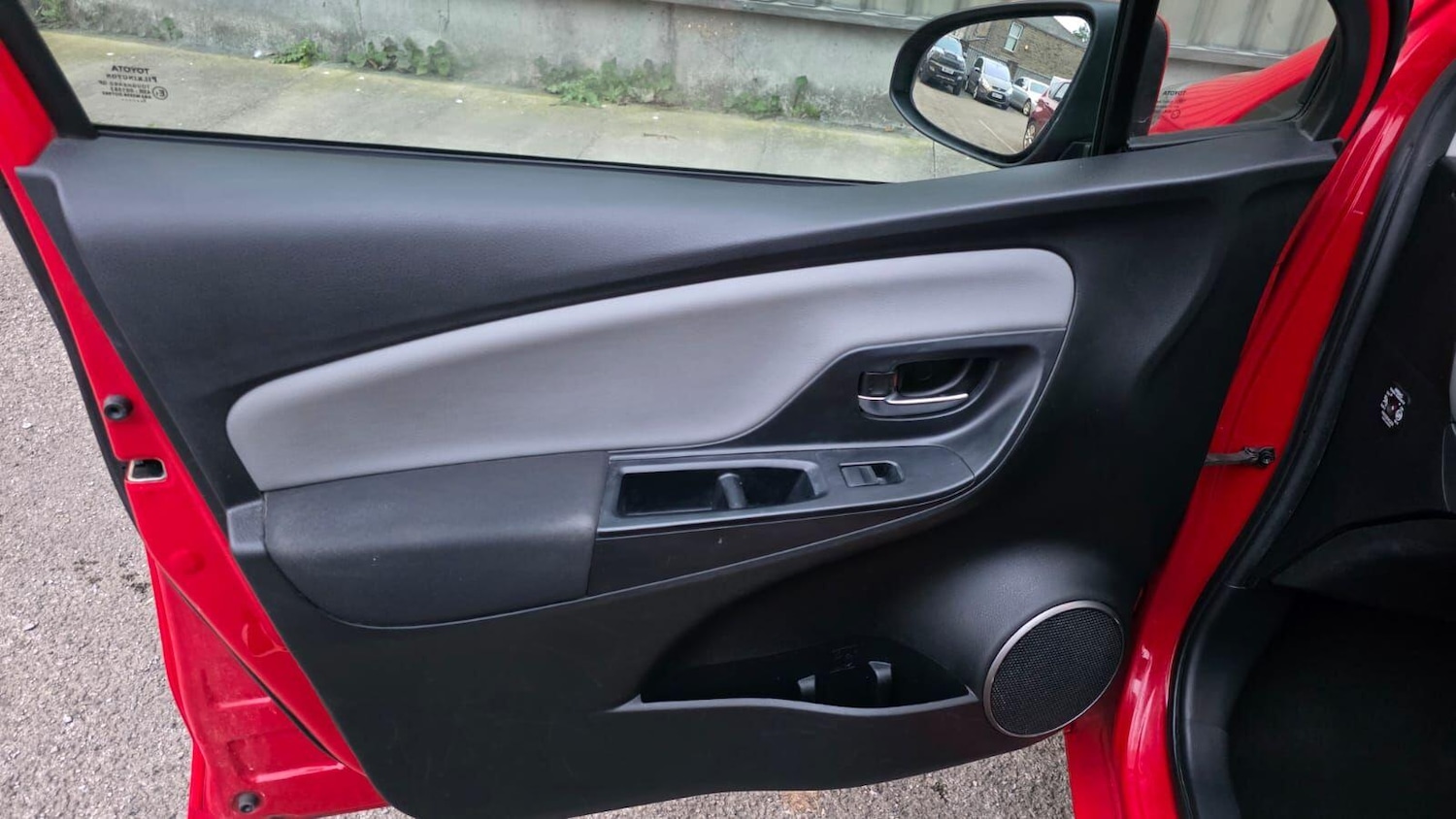 Used Toyota Yaris 2015 for sale - 76314873: Photo 25