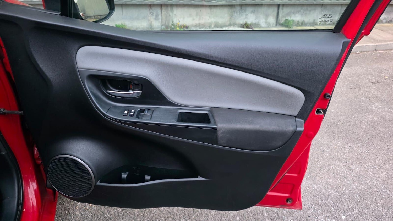 Used Toyota Yaris 2015 for sale - 76314873: Photo 27