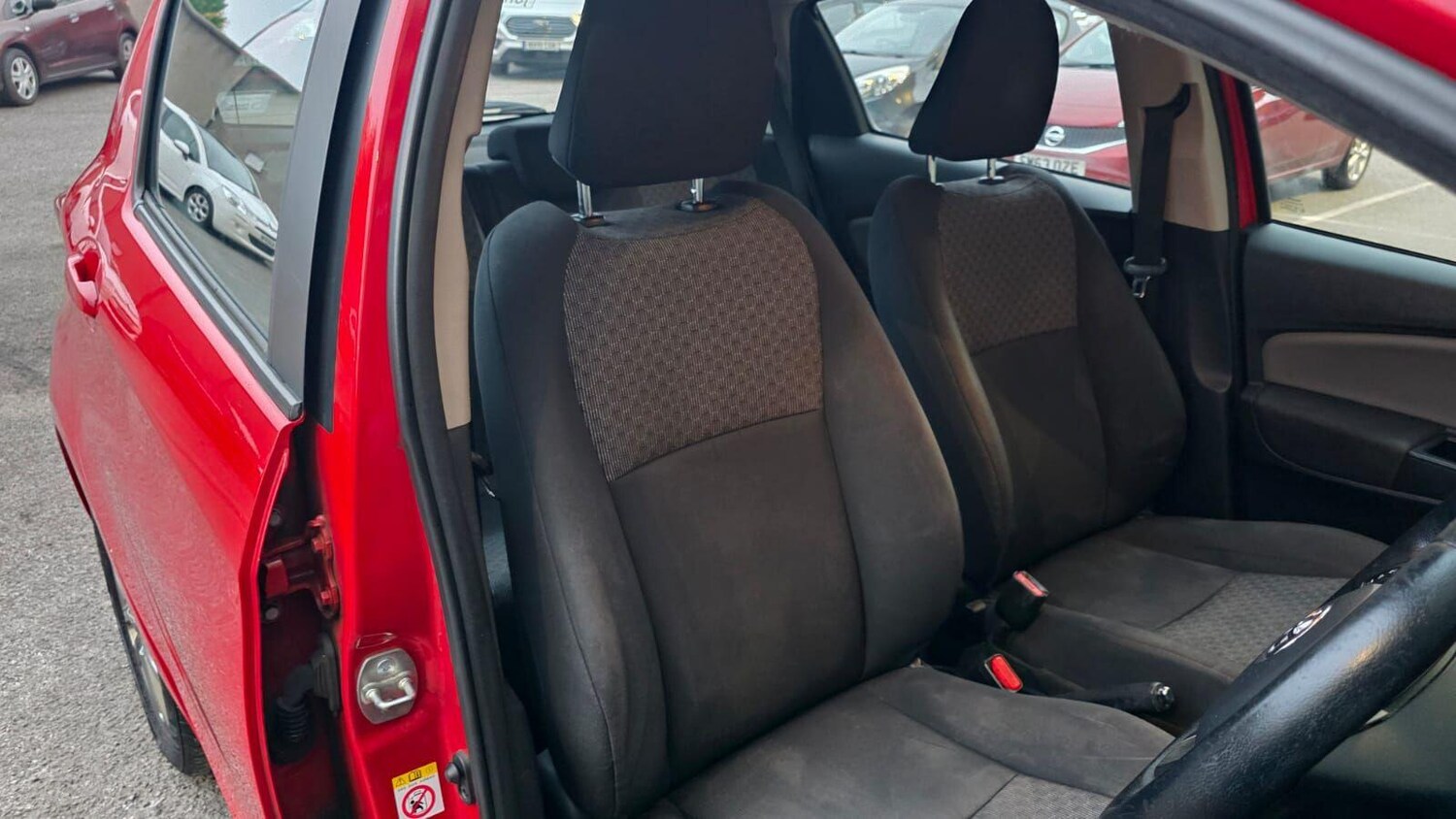 Used Toyota Yaris 2015 for sale - 76314873: Photo 28