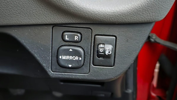 Used Toyota Yaris 2015 for sale - 76314873: Photo 33