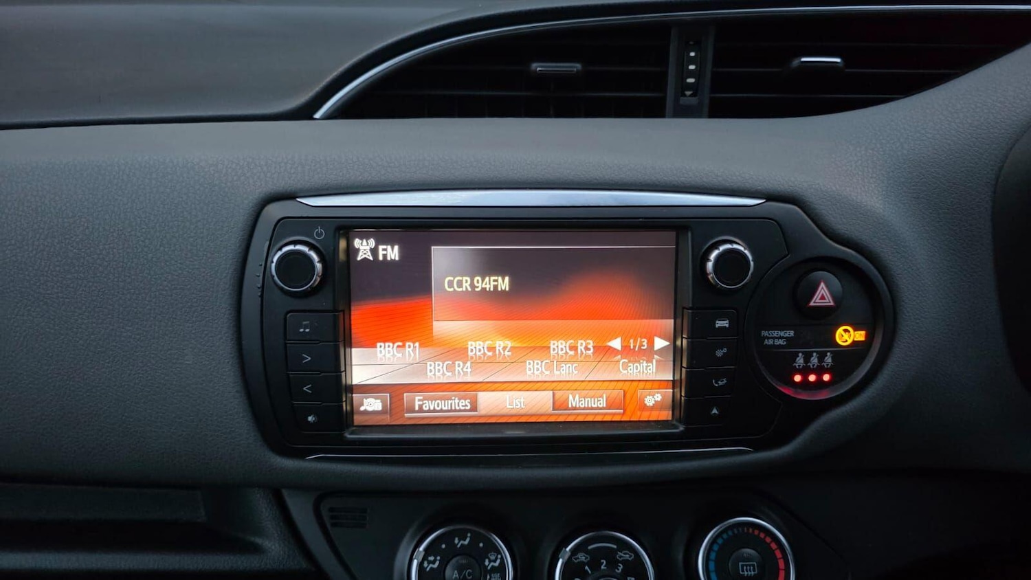 Used Toyota Yaris 2015 for sale - 76314873: Photo 35