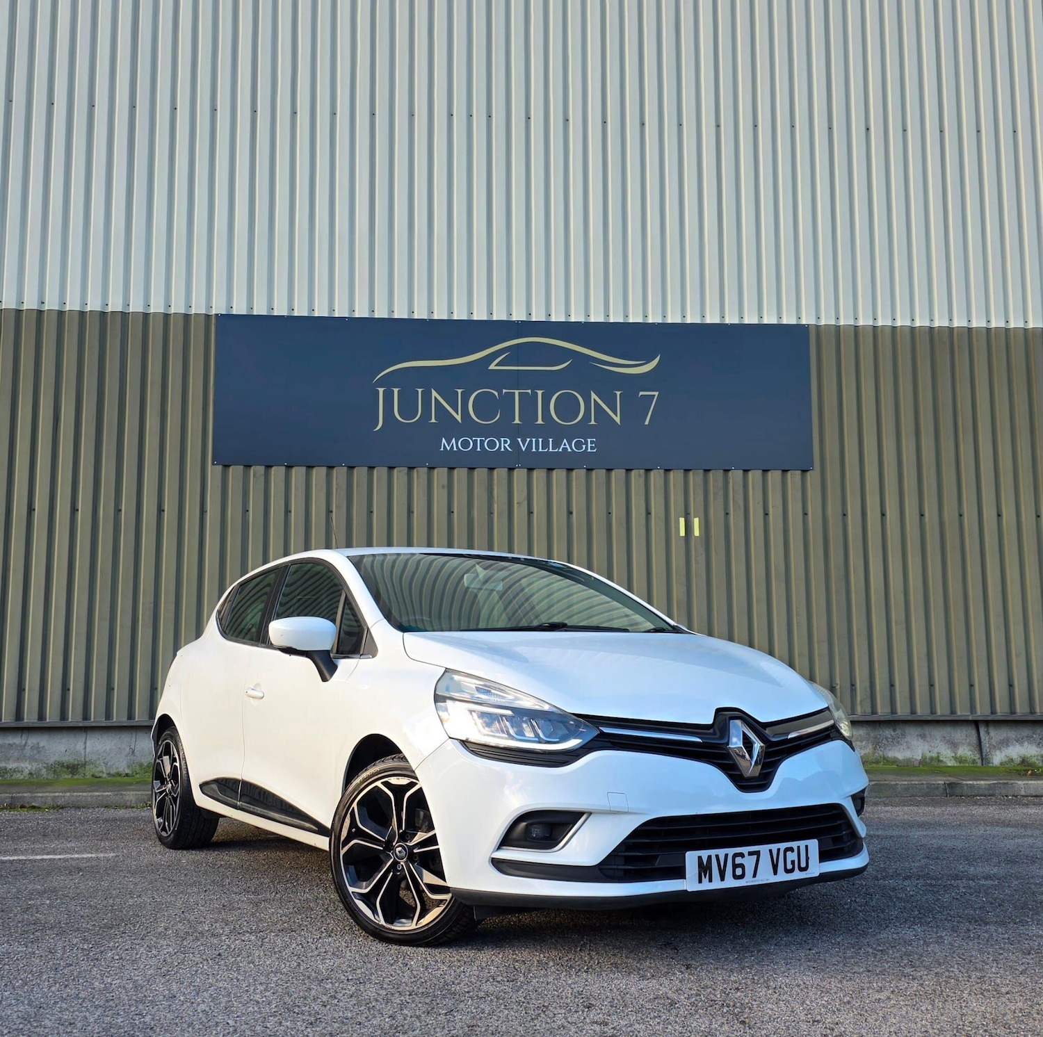 Used Renault Clio 2017 for sale - 77053971: Photo 2