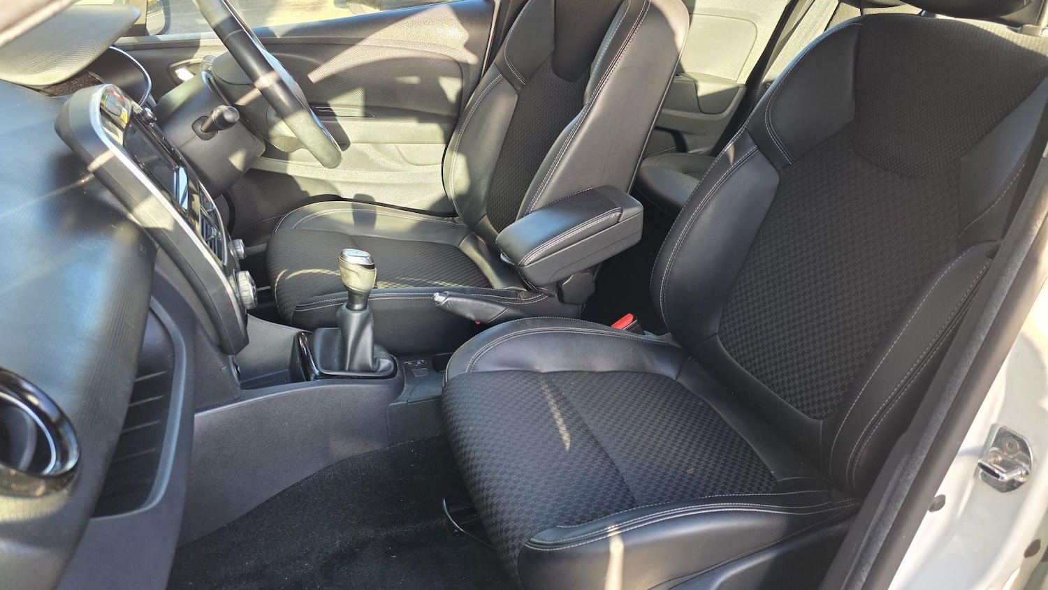 Used Renault Clio 2017 for sale - 77053971: Photo 24