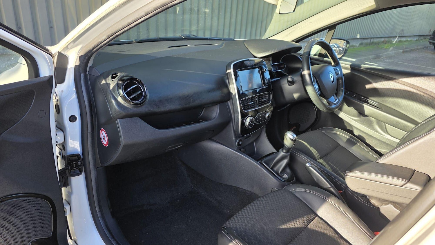 Used Renault Clio 2017 for sale - 77053971: Photo 25