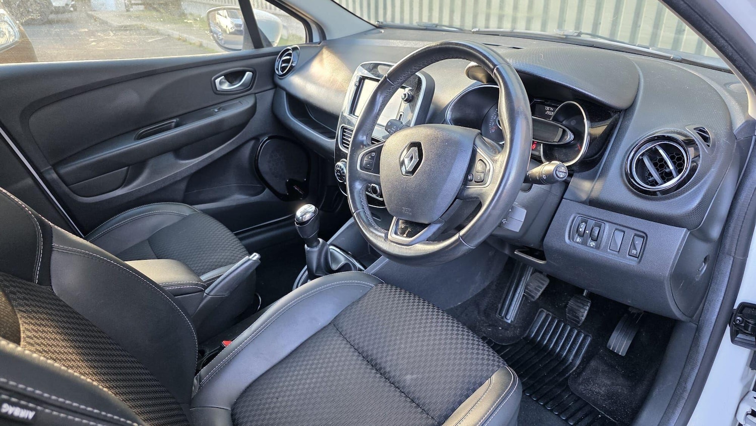 Used Renault Clio 2017 for sale - 77053971: Photo 27