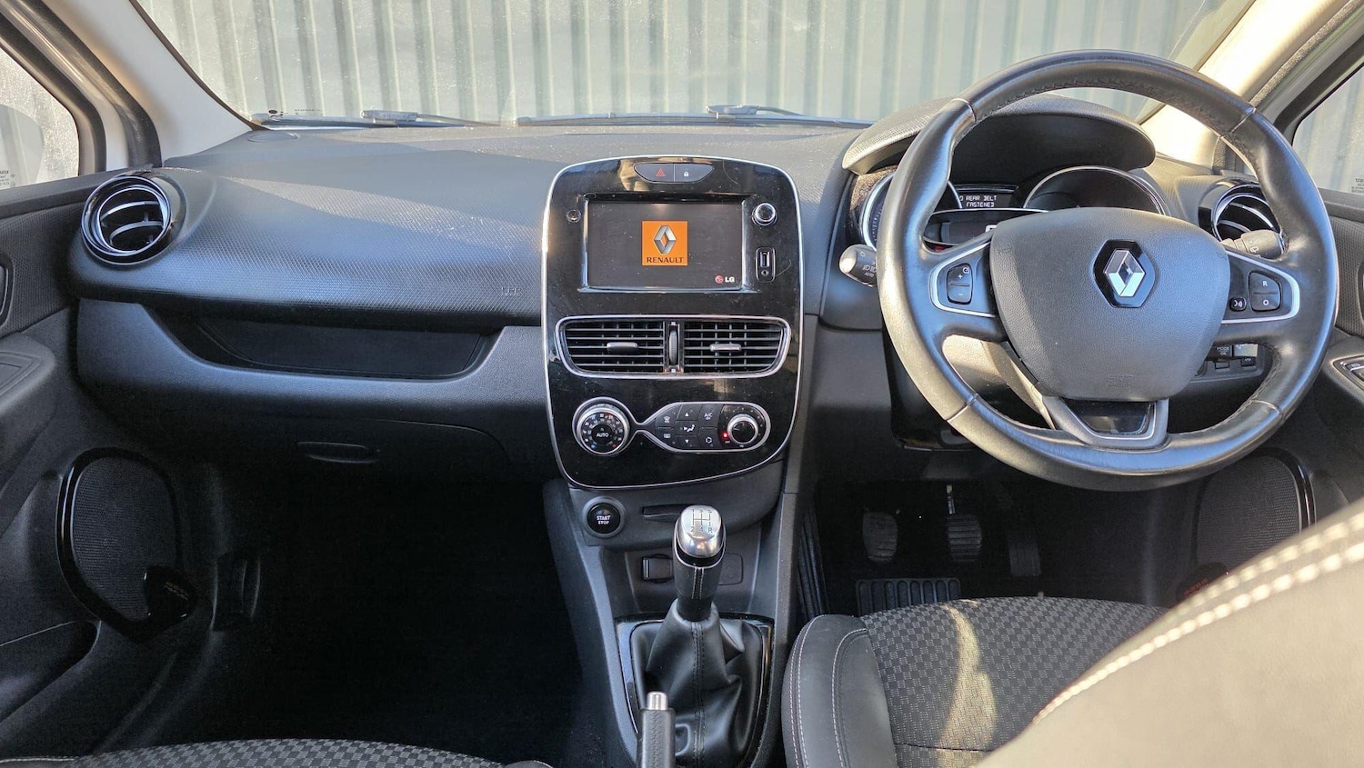 Used Renault Clio 2017 for sale - 77053971: Photo 32