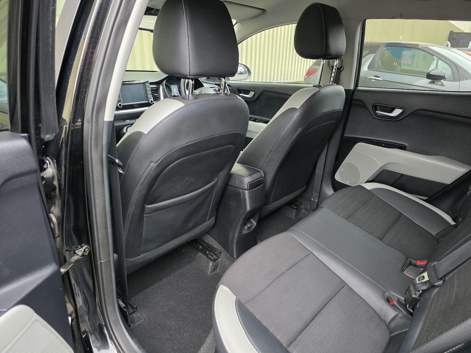 Used Kia Stonic 2019 for sale - 78100419: Photo 22