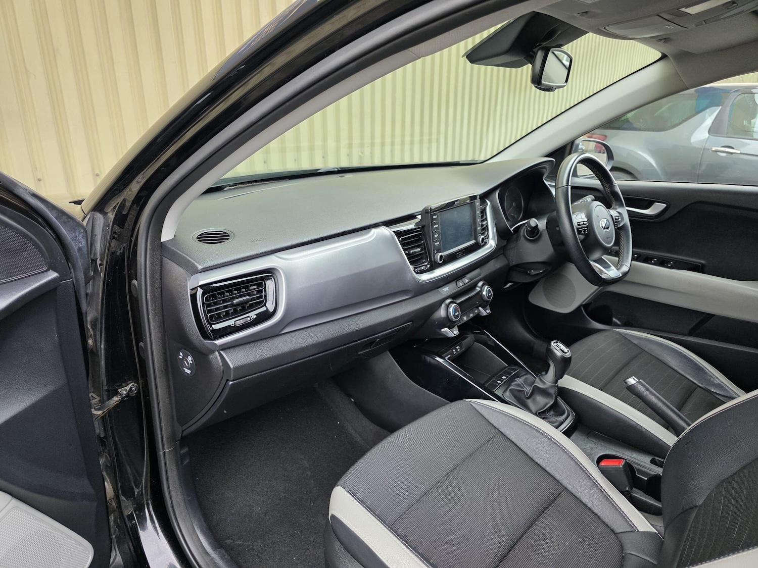 Used Kia Stonic 2019 for sale - 78100419: Photo 24