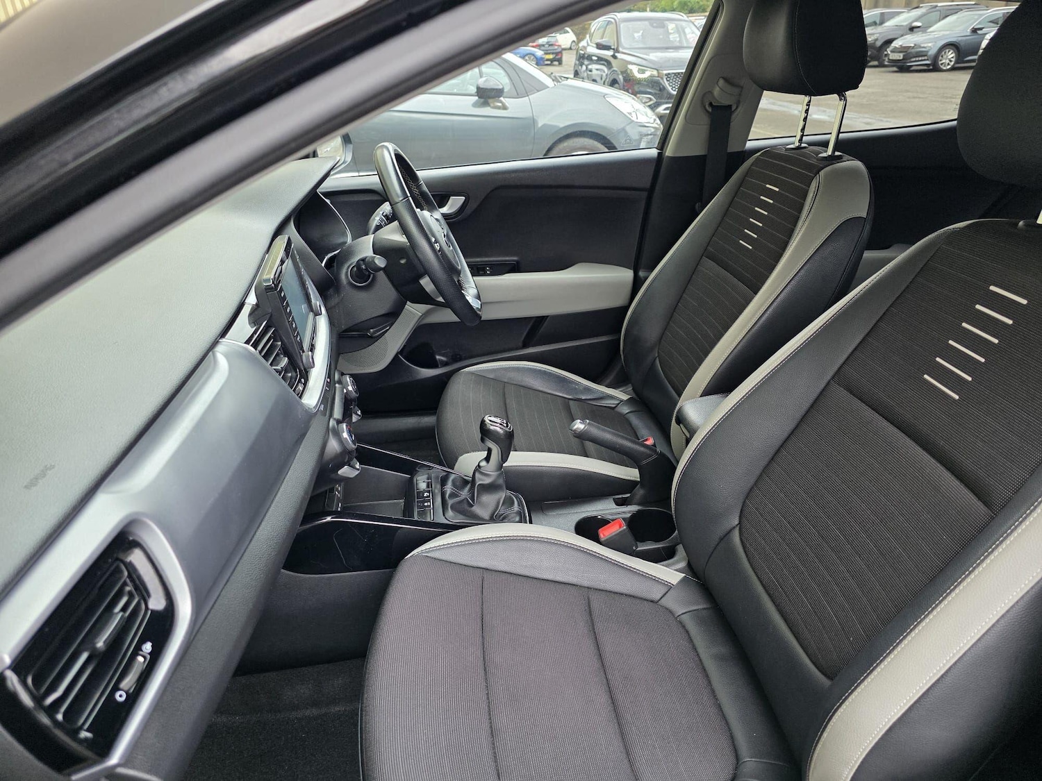 Used Kia Stonic 2019 for sale - 78100419: Photo 25