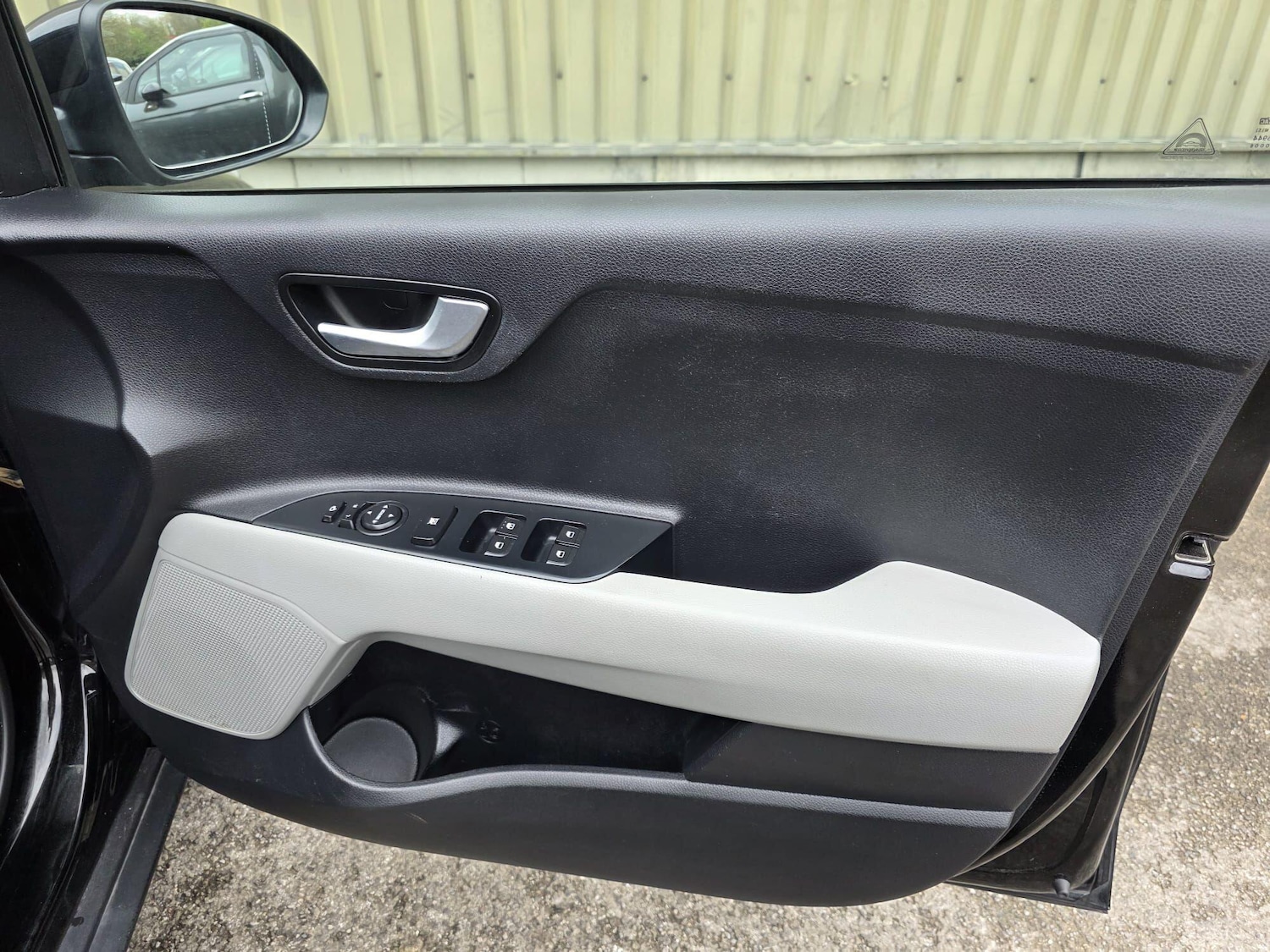 Used Kia Stonic 2019 for sale - 78100419: Photo 26