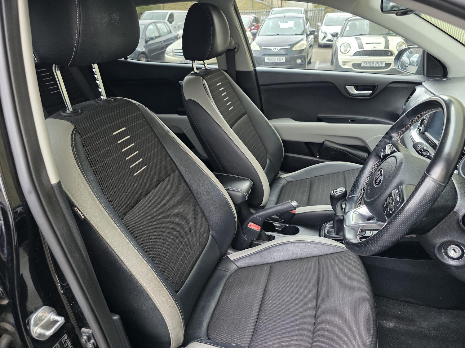 Used Kia Stonic 2019 for sale - 78100419: Photo 28