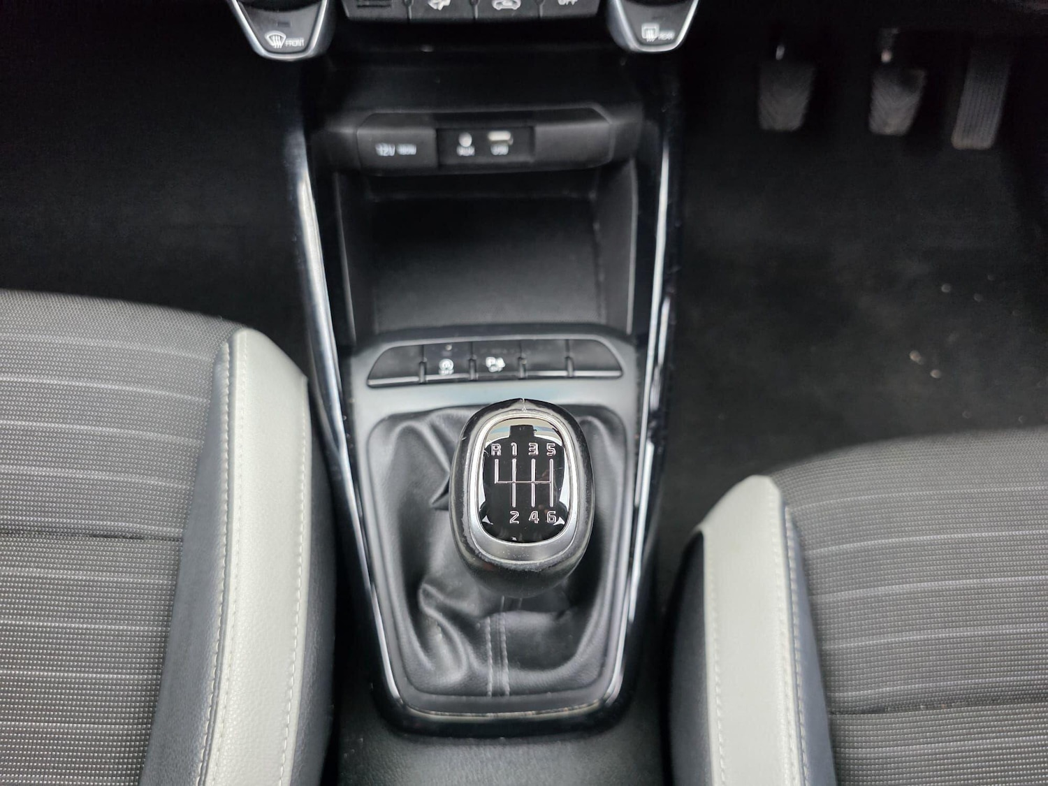 Used Kia Stonic 2019 for sale - 78100419: Photo 31