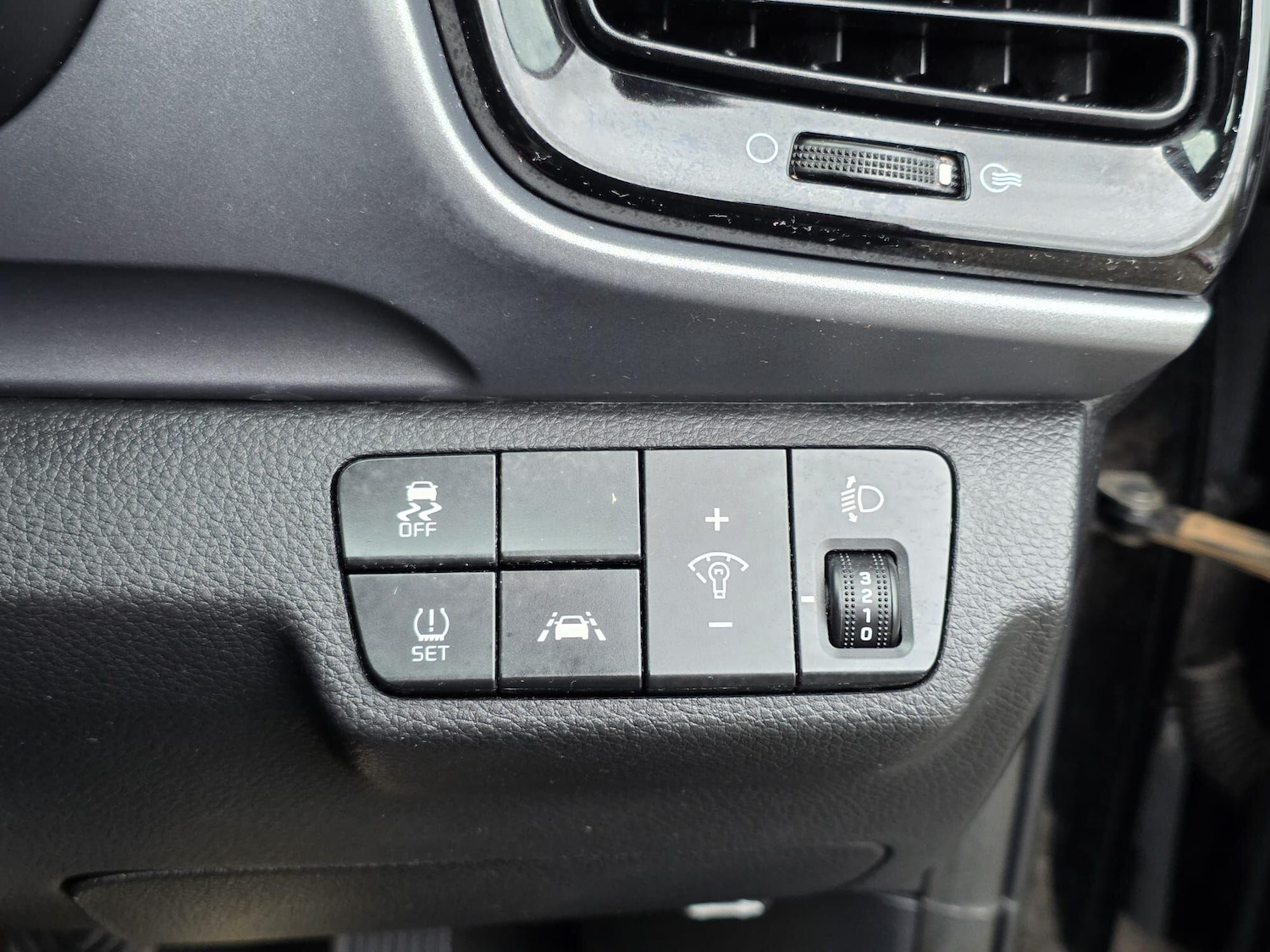 Used Kia Stonic 2019 for sale - 78100419: Photo 34