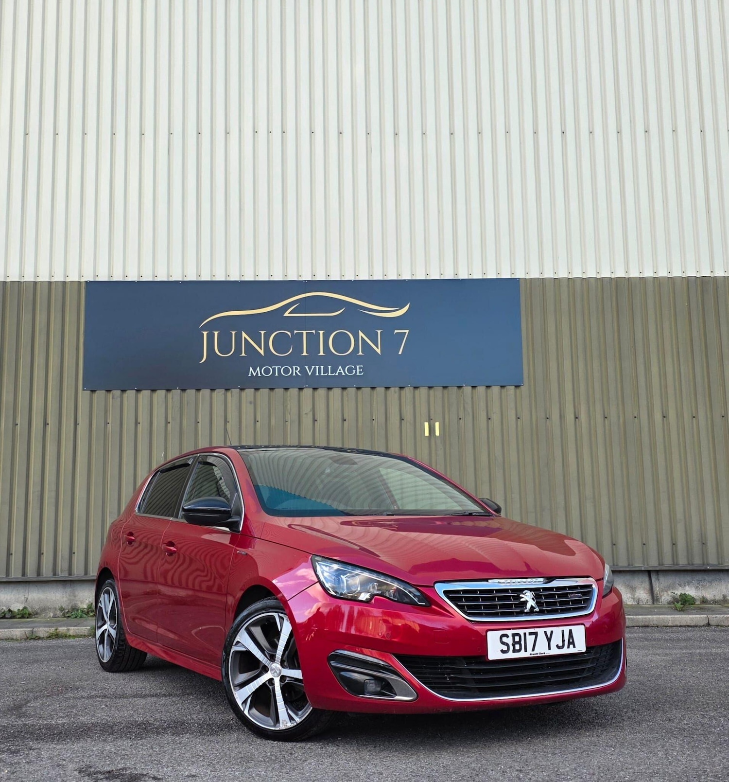 Used Peugeot 308 2017 for sale - 76380775: Photo 2