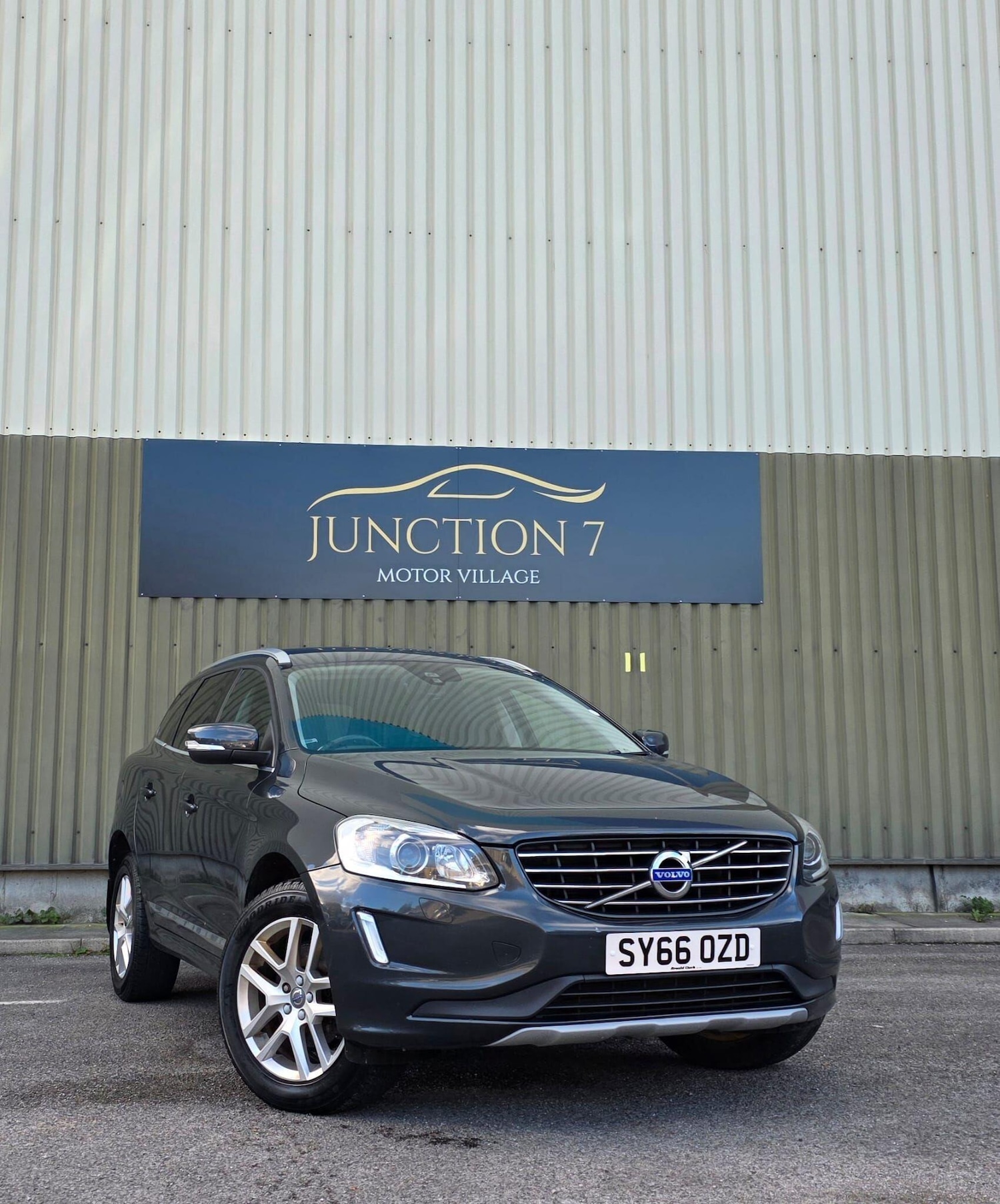 Used Volvo XC60 2016 for sale - 76380520: Photo 2
