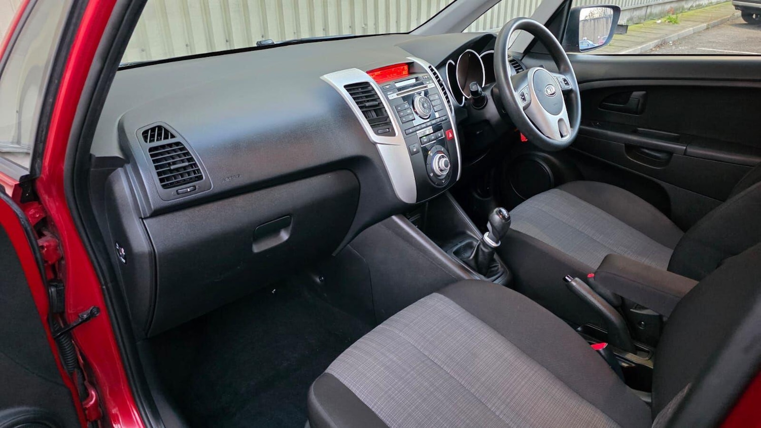 Used Kia Venga 2013 for sale - 76632749: Photo 24