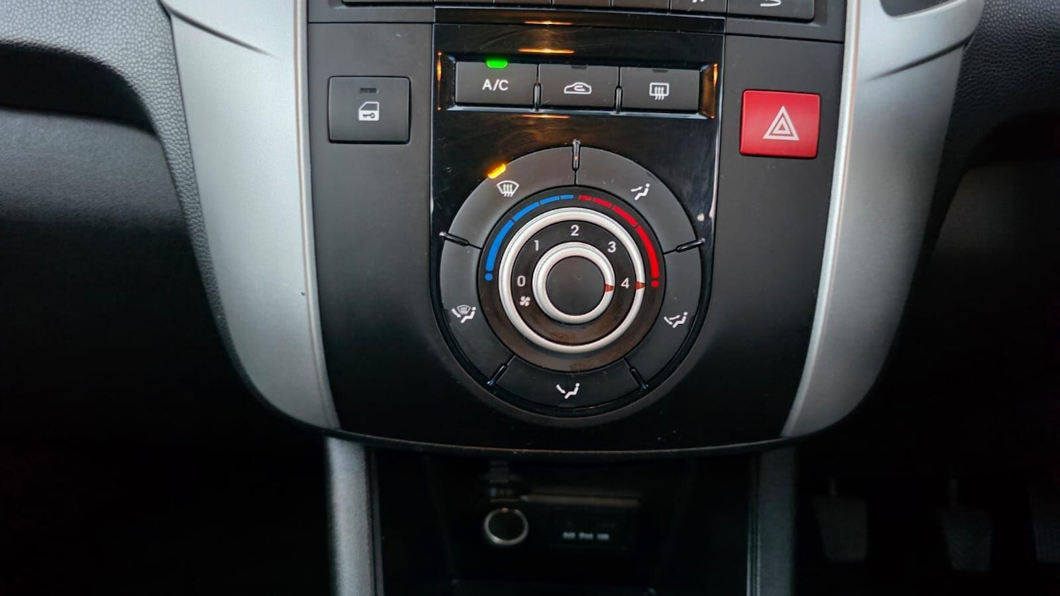 Used Kia Venga 2013 for sale - 76632749: Photo 32