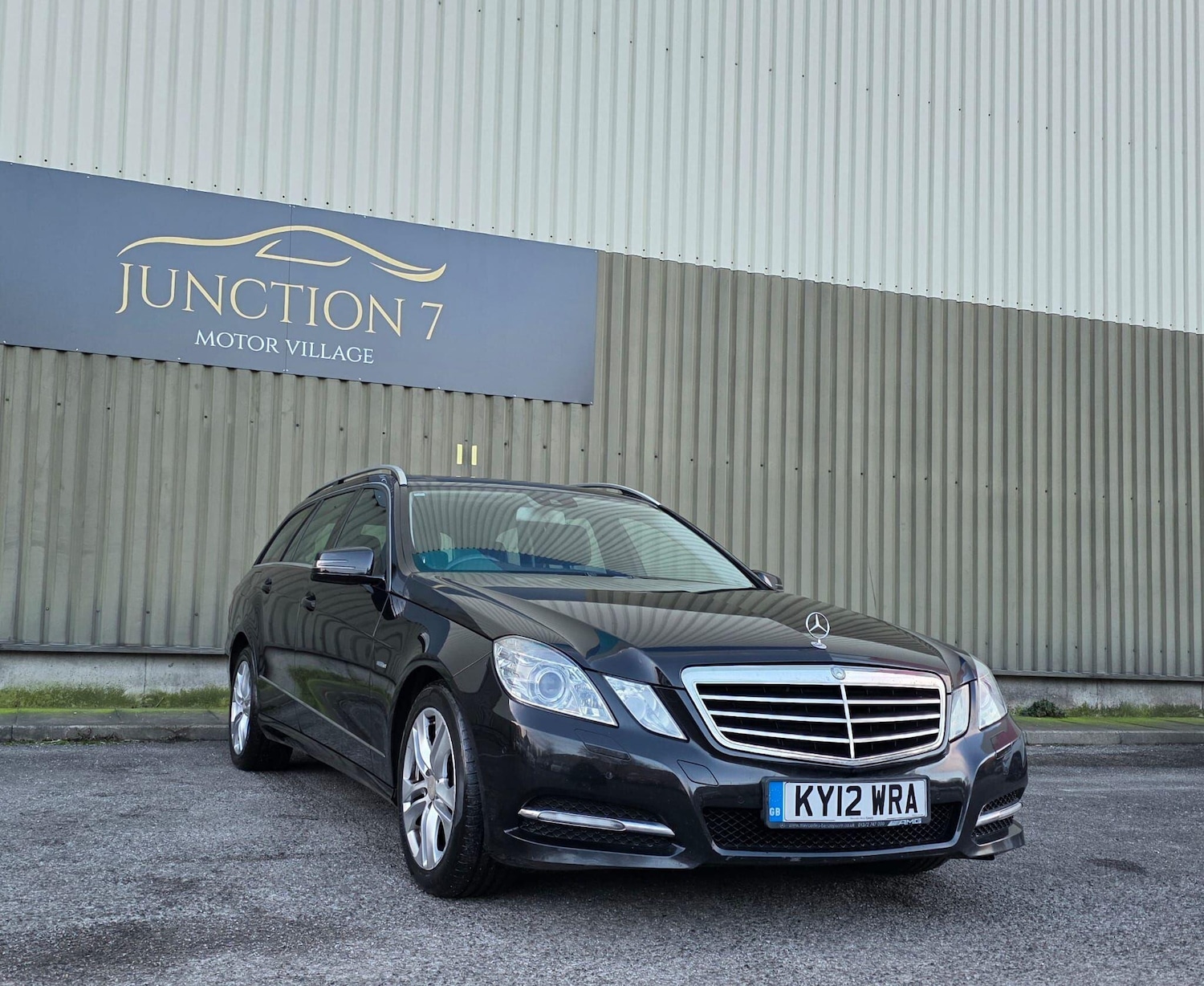 Used Mercedes-Benz E Class 2012 for sale - 77377379: Photo 3
