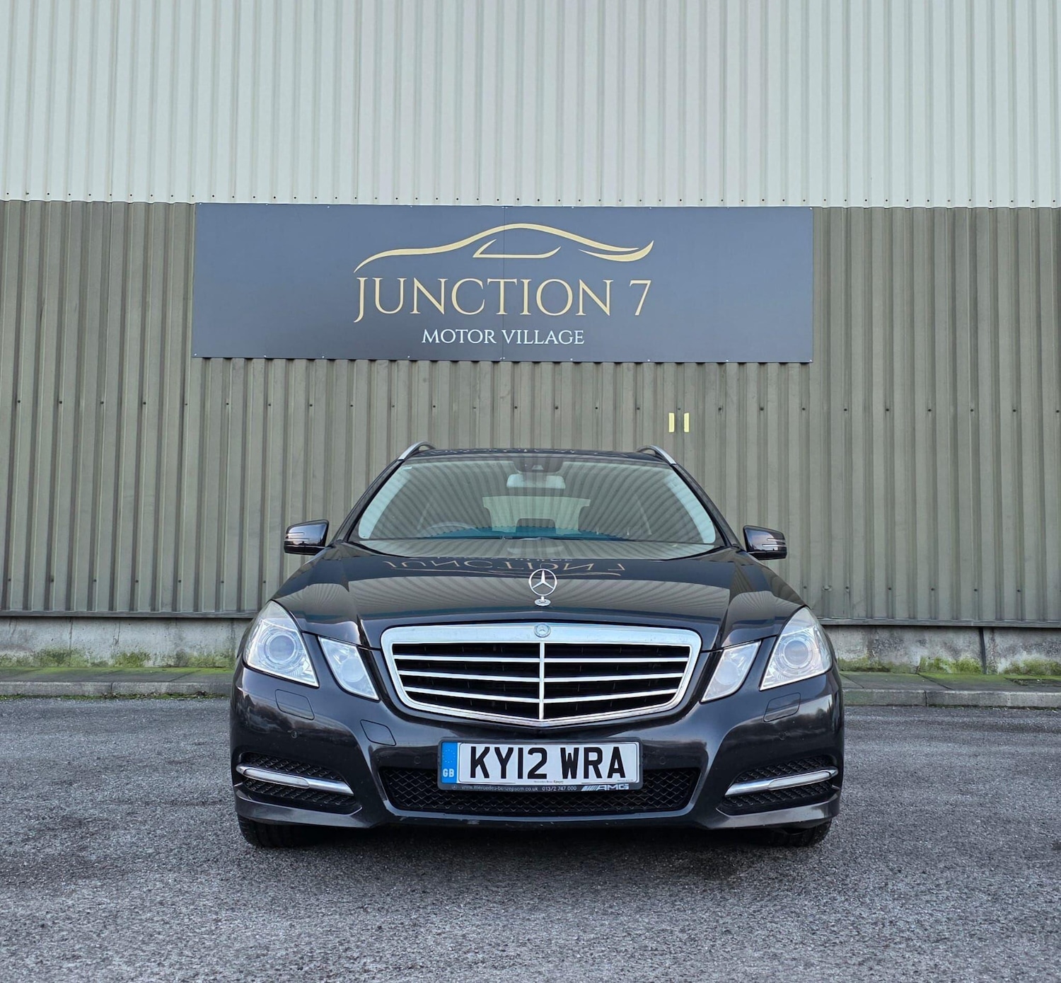 Used Mercedes-Benz E Class 2012 for sale - 77377379: Photo 4