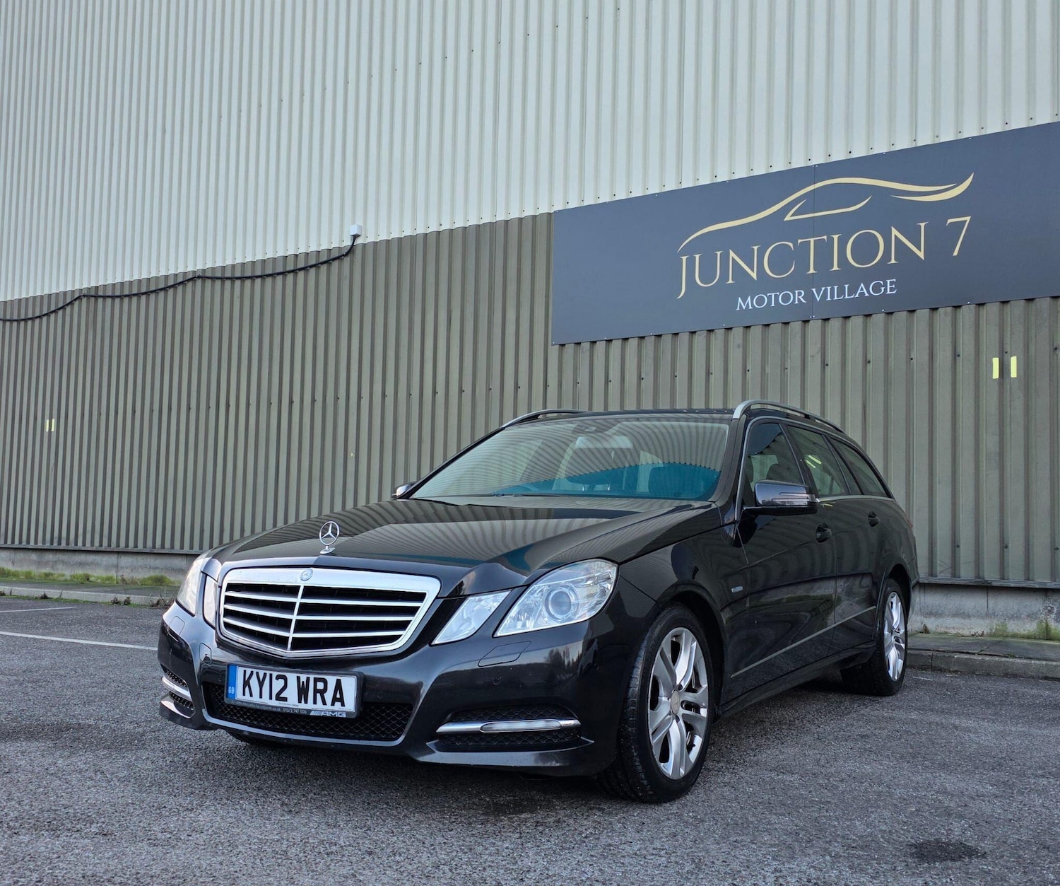 Used Mercedes-Benz E Class 2012 for sale - 77377379: Photo 5