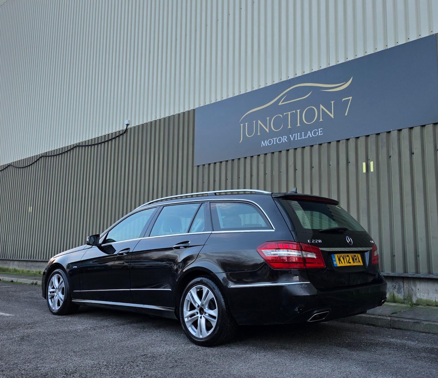 Used Mercedes-Benz E Class 2012 for sale - 77377379: Photo 6