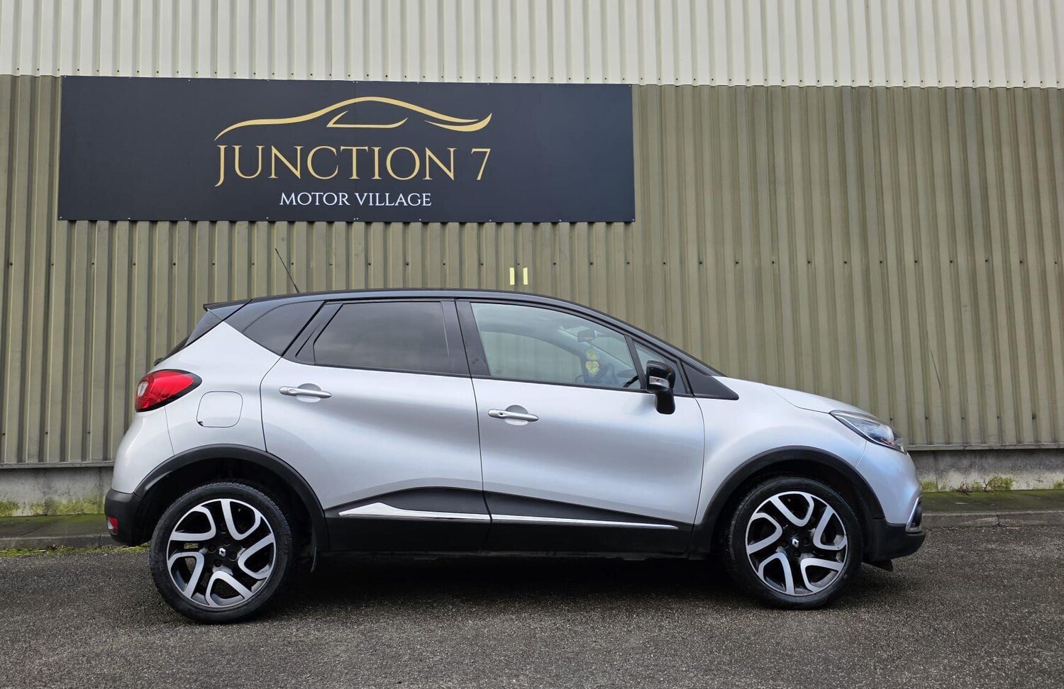 Used Renault Captur for sale - 77586636: Photo 10