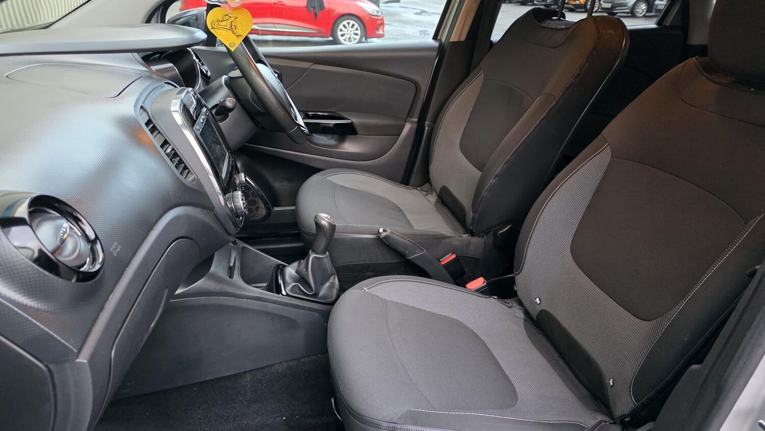 Used Renault Captur for sale - 77586636: Photo 25