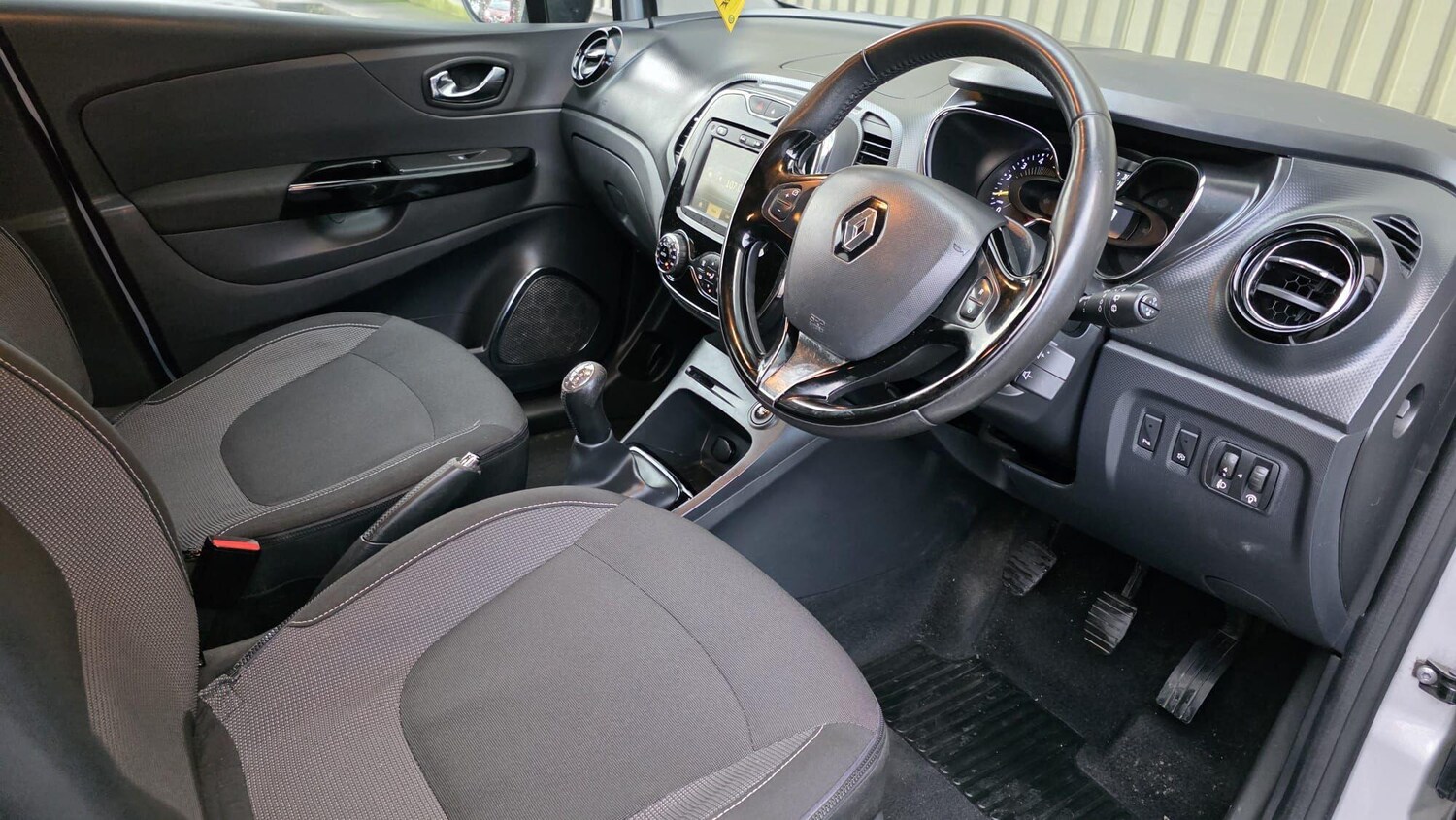 Used Renault Captur for sale - 77586636: Photo 27