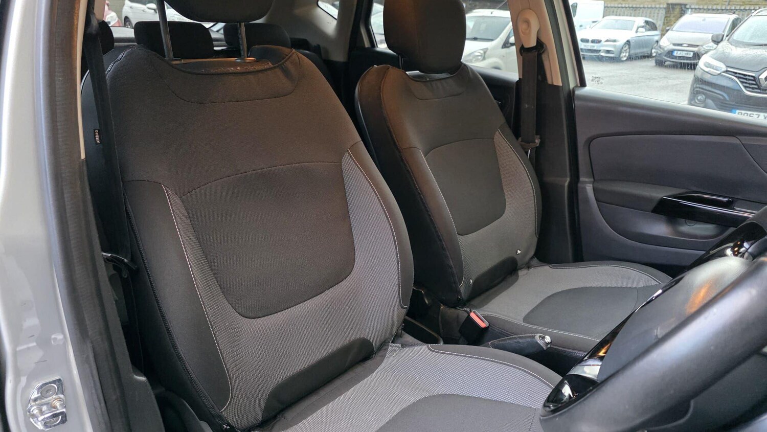 Used Renault Captur for sale - 77586636: Photo 28