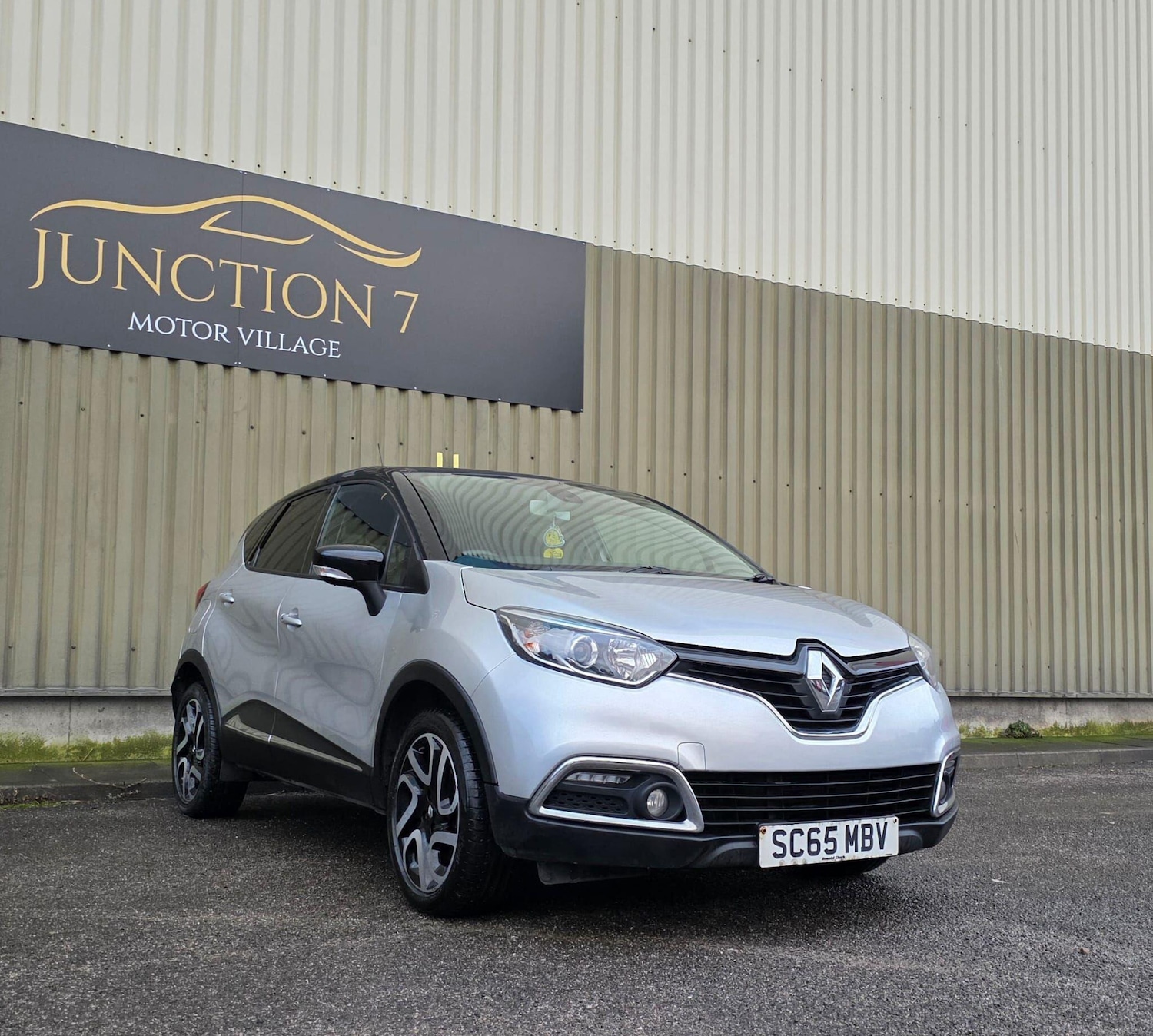 Used Renault Captur for sale - 77586636: Photo 3
