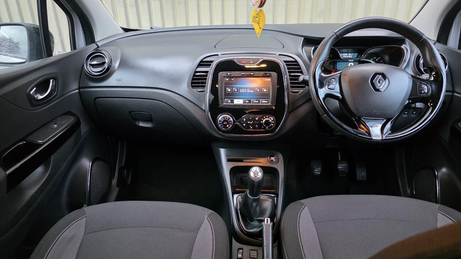 Used Renault Captur for sale - 77586636: Photo 31